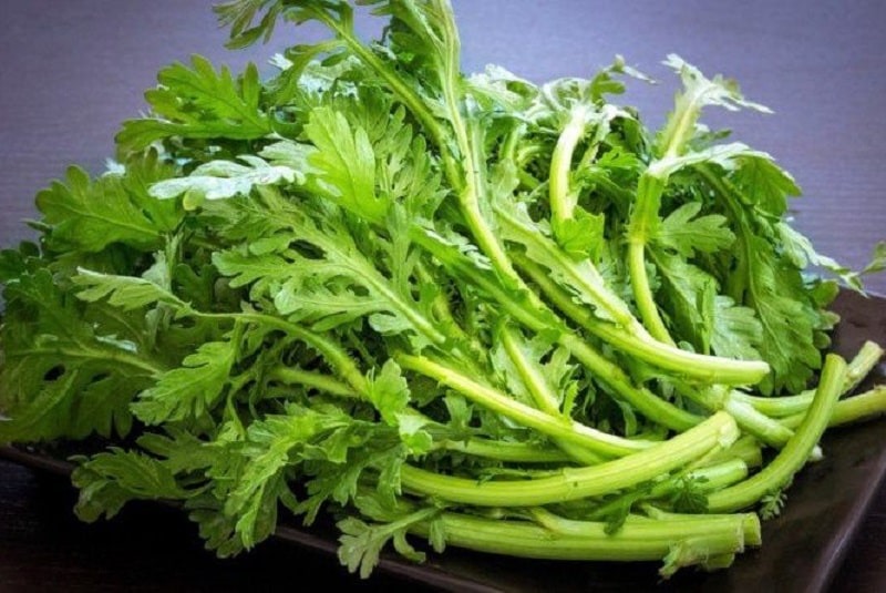Cách nấu cháo cải cúc cho bé ăn dặm giảm ho, táo bón hiệu quả