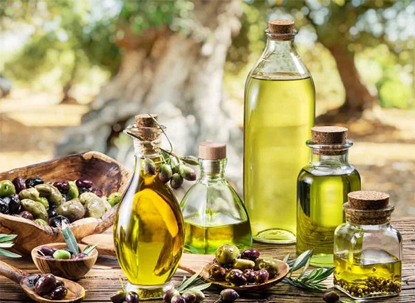 Dùng dầu gì để chiên xào cho bé ăn dặm? Tiêu chí lựa chọn