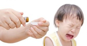 Cách cho trẻ uống thuốc khi trẻ không chịu