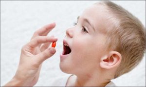 Cách cho trẻ uống thuốc khi trẻ không chịu