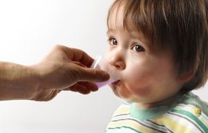 Giải đáp| Có nên pha đường vào thuốc cho trẻ uống không?