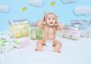 Trẻ vừa bú mẹ vừa uống sữa công thức có cần uống nước không